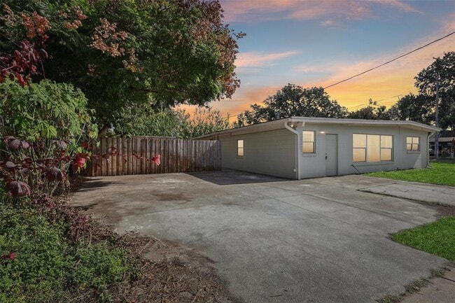 Building Photo - 1601 Triangle Ave