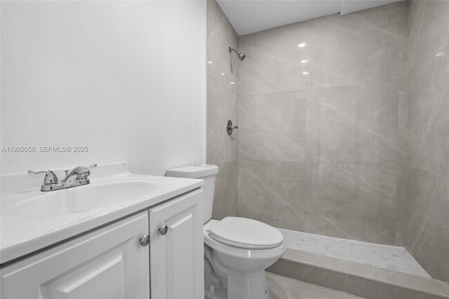 Building Photo - 201 S Biscayne River Dr