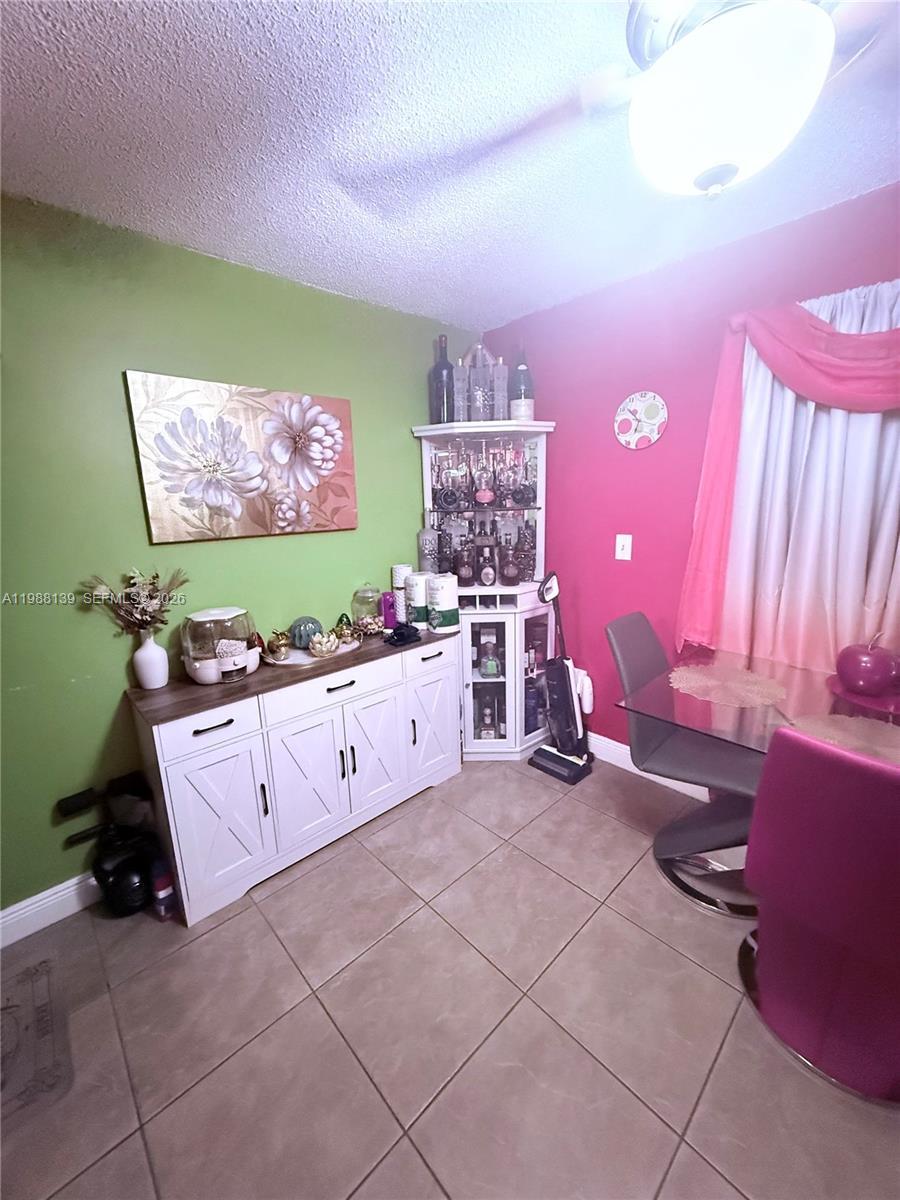 Building Photo - 550 SW 115th Ave