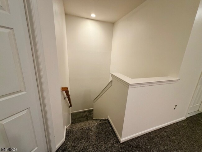 Building Photo - 43 Windsor Dr