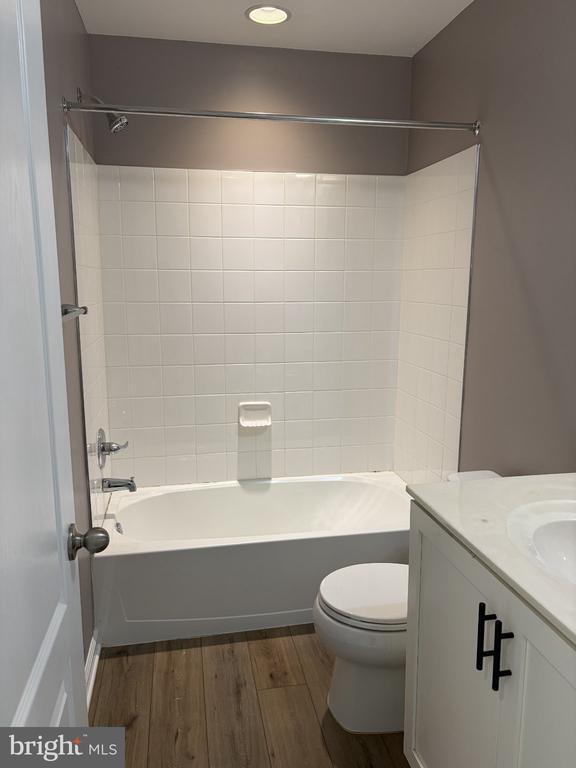 Building Photo - 40 Orch Grn Dr