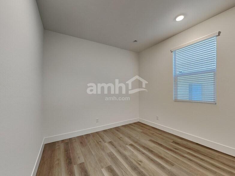Building Photo - 9130 Fiesta Impatiens Ct