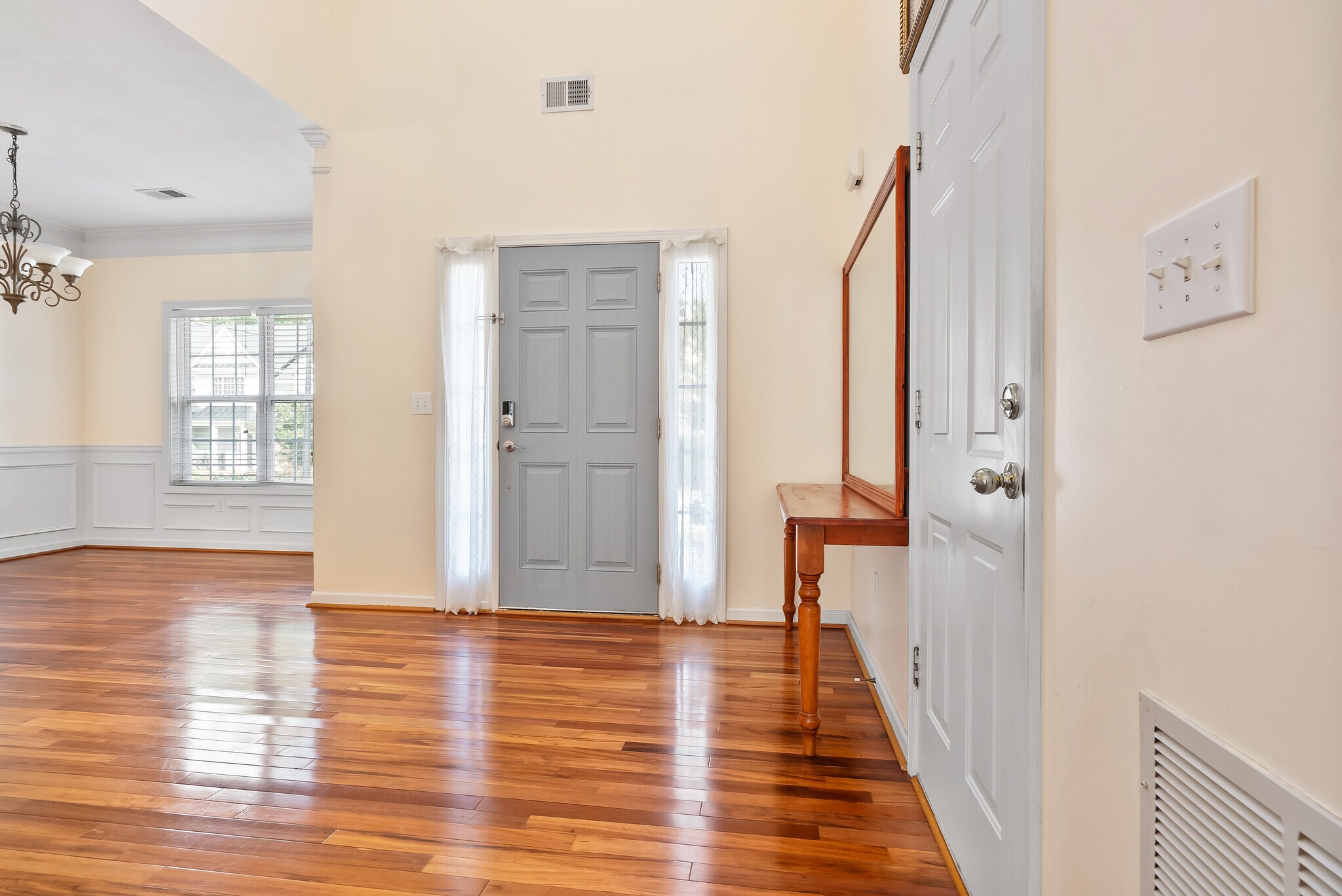 Building Photo - 847 Edgeley Ln