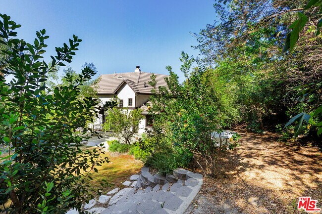 Building Photo - 5237 San Feliciano Dr
