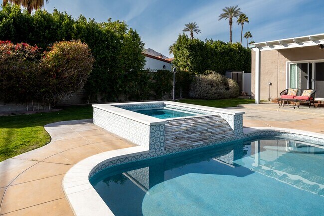 Building Photo - Movie Colony Oasis - Peaceful, Walk to Downtown (Monthly Only - No Long Term)