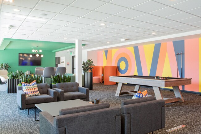 Building Photo - 1237 N Van Buren St