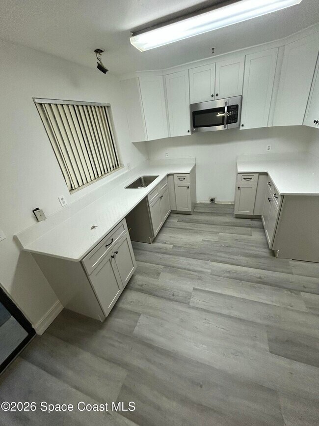 Building Photo - 7801 Maplewood Dr