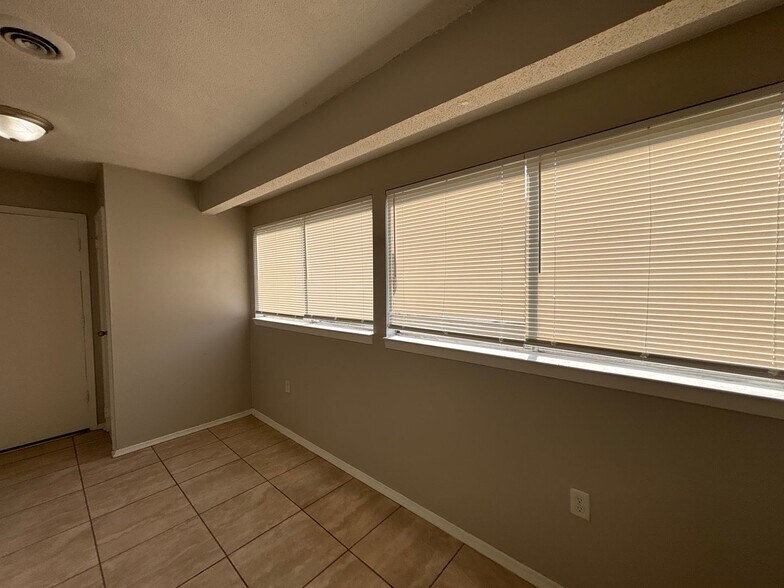Building Photo - 5158 Breckenwood Dr