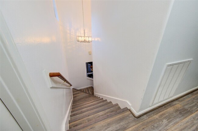 Building Photo - 19334 Strathmore Pl Ln