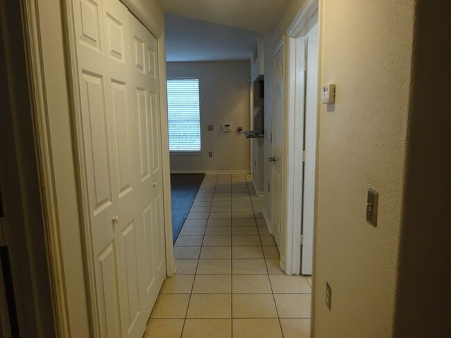 Building Photo - For Lease 1st Floor Unit | 2 Bed, 1 Bath | 860 Sq Ft | Southland Terrace Community |