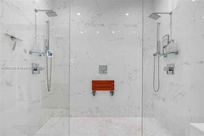 Building Photo - 900 Brickell Key Blvd