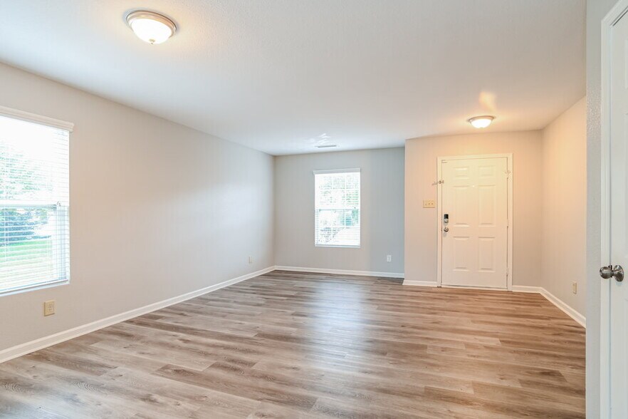 Building Photo - 13921 Lawrence Farm Ln