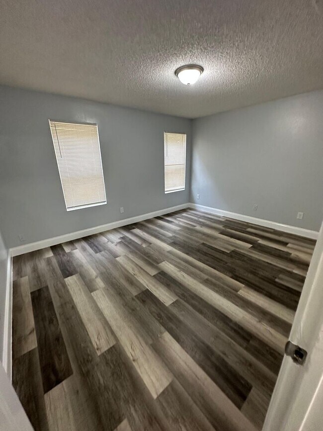 Building Photo - Fully renovated 3/2 Single-Family Home Available for Immediate rent!