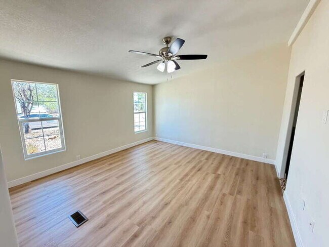 Building Photo - 11016 N Grand Canyon Blvd