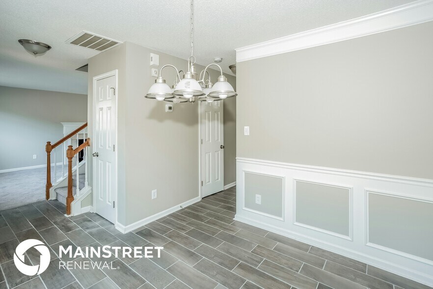 Building Photo - 135 Bellelaine Dr