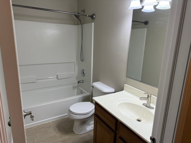 Building Photo - 1147 Heron Cir