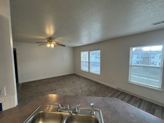 Building Photo - 108 Davis Ave