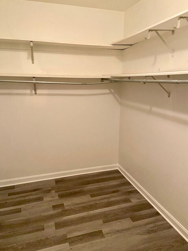 Building Photo - 6437 Terrace Ct