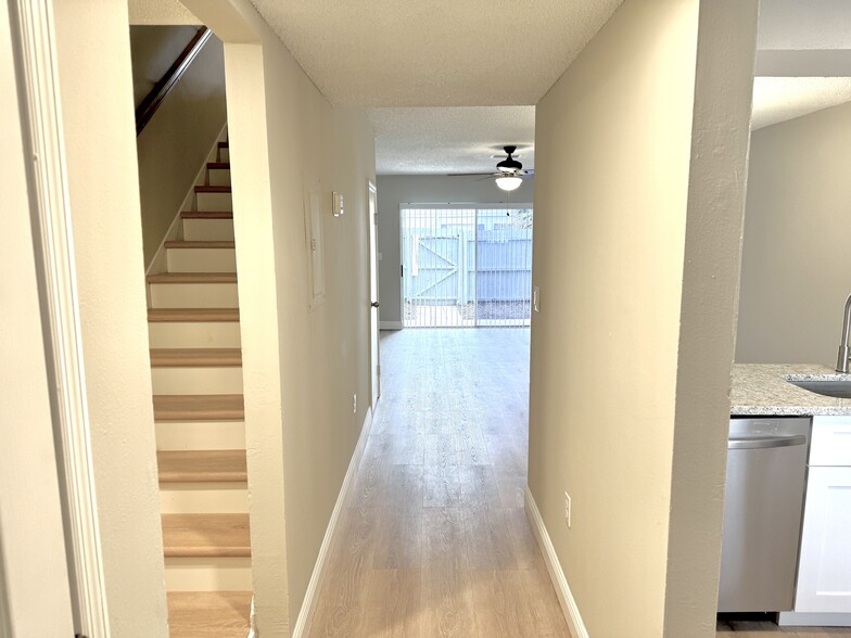 Building Photo - 6054 Amberly Ct