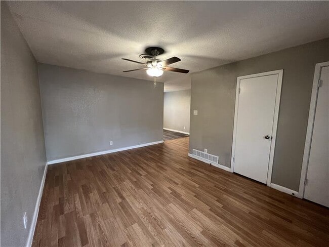 Building Photo - 806 Sandy Ct