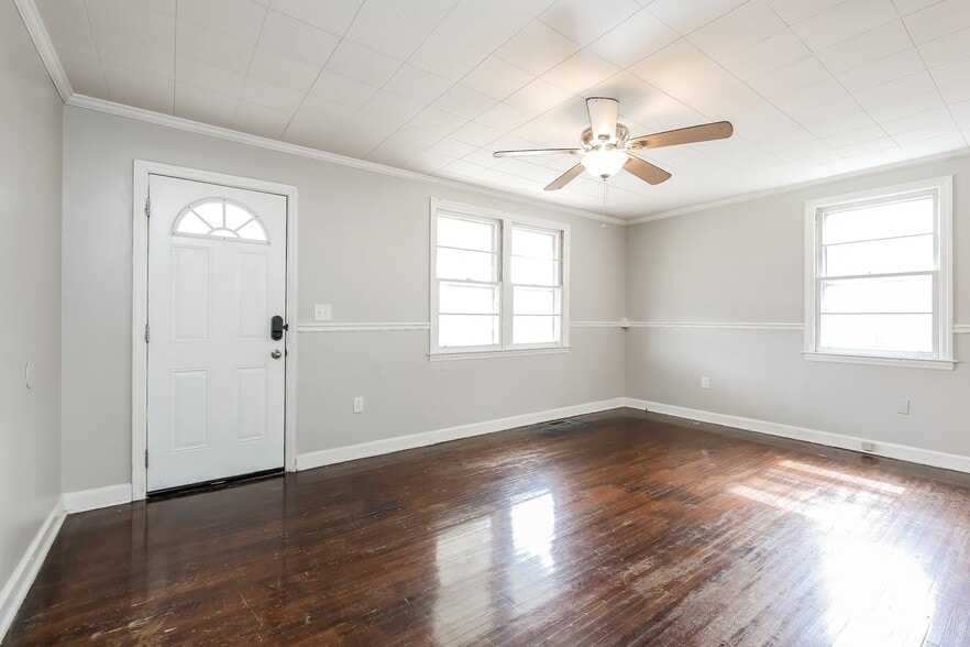 Building Photo - 1405 Benjamin St