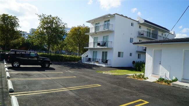 Building Photo - 1328 NW 4th St