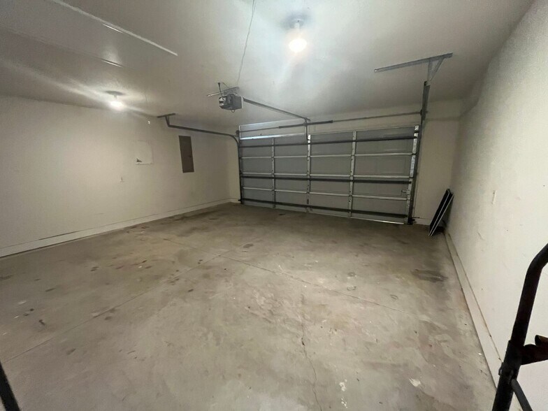 Building Photo - 128 Arbor Village Dr