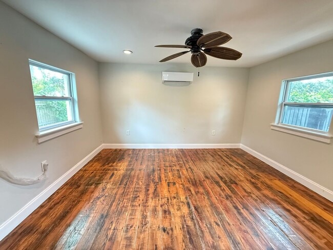Building Photo - 1 Bedroom 1 Bathroom with WD