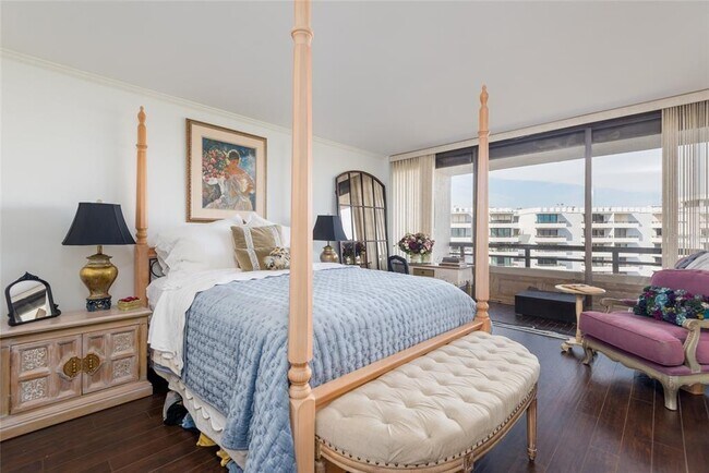 Building Photo - 5700 Mariner St