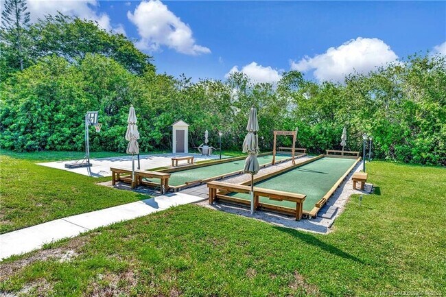 Building Photo - 511 SW South River Dr