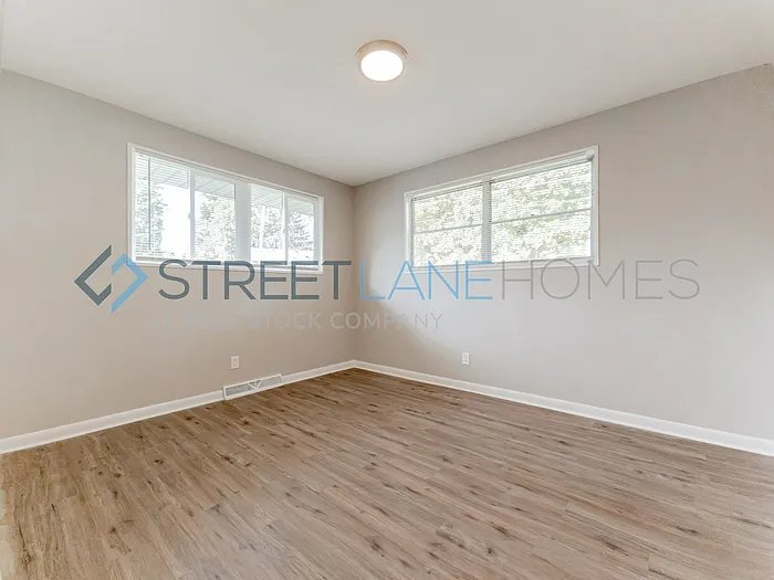 Building Photo - 9834 Lawnview Dr