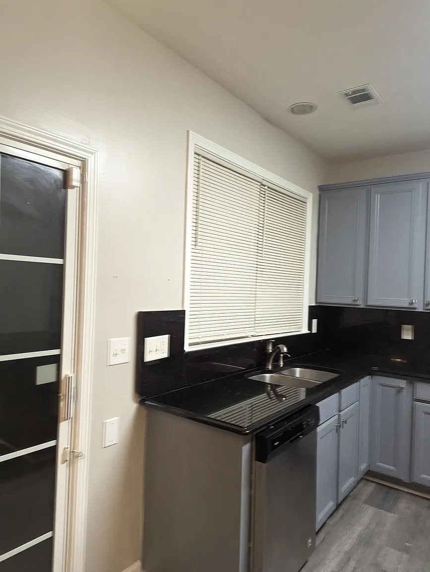 Building Photo - Room in House on Kyrle Wy NW