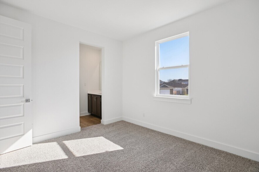 Building Photo - 1104 Yaupon Holly Dr