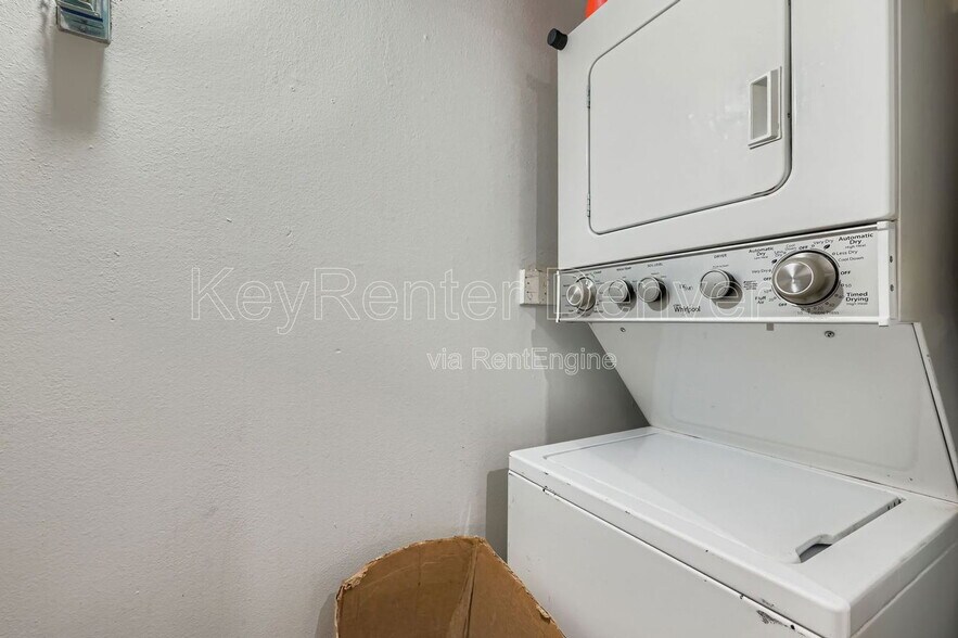 Building Photo - 1845 Kendall St