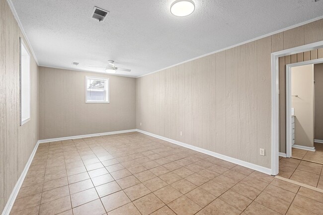 Building Photo - 2 Bedroom 2 Bath Brick Home Nestled In Gre...