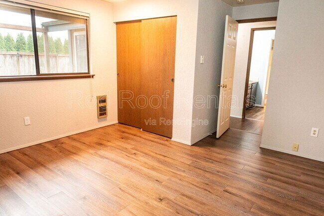 Building Photo - 13702 14th Ave S