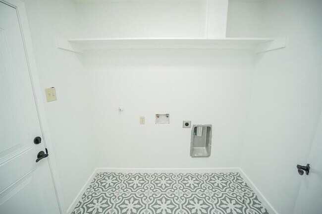 Building Photo - 1941 Heights Dr