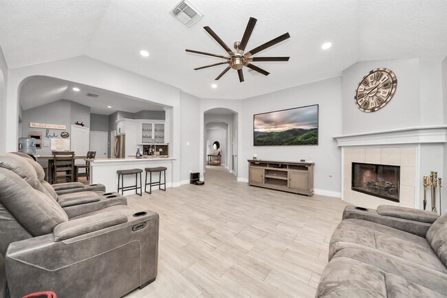 Building Photo - 2015 Dawn Crest Ct