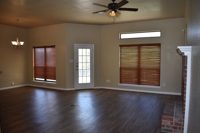 Building Photo - 3BR 2BA is located in a quiet Harker Heigh...