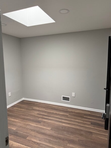 Building Photo - 3325 E Monument St