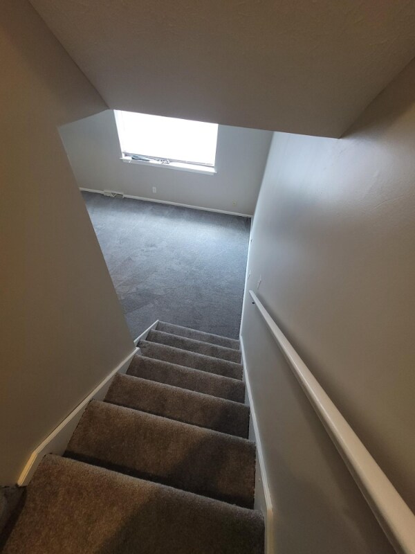 Building Photo - 1012 Schneider St SE