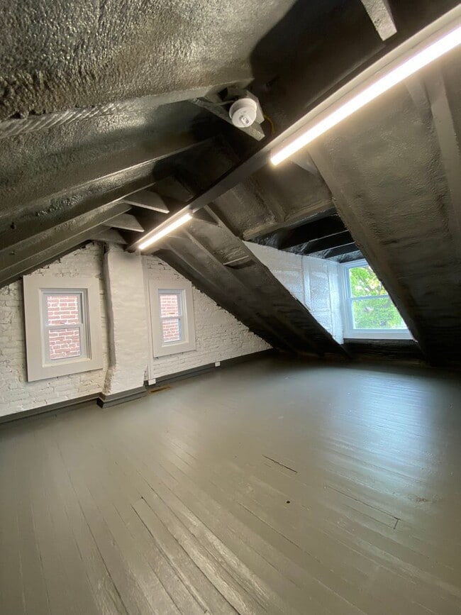 Building Photo - Wonderful newly remodeled 3 BR 2 BA  Home