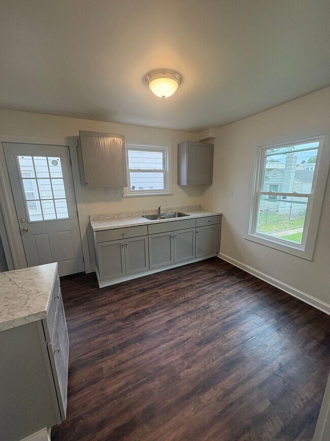 Building Photo - Available Now 2-story. 2 BR w/ Bonus Room