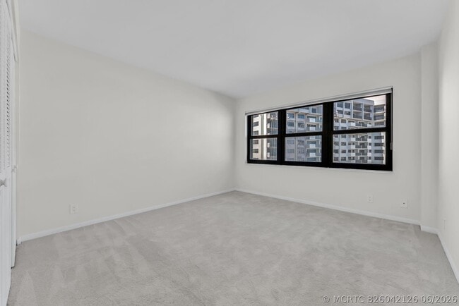 Building Photo - 5000 N Ocean Blvd