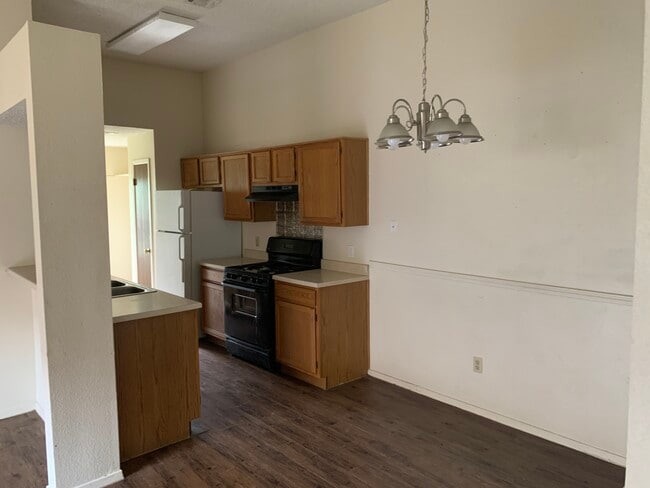 Kitchen - 1506 S Medina St