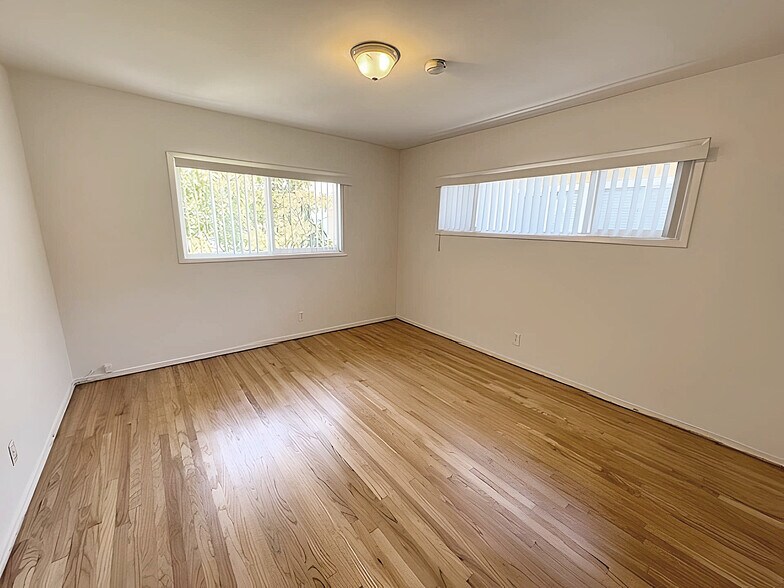 Building Photo - 6125 Cashio St