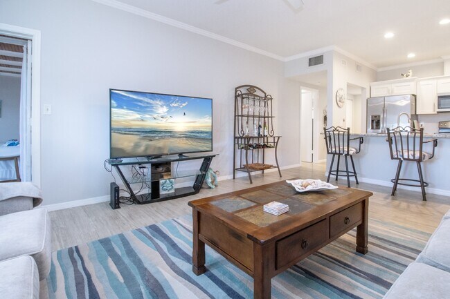 Building Photo - Fully Furnished - 2 bed 2 Bath villa - South Sarasota