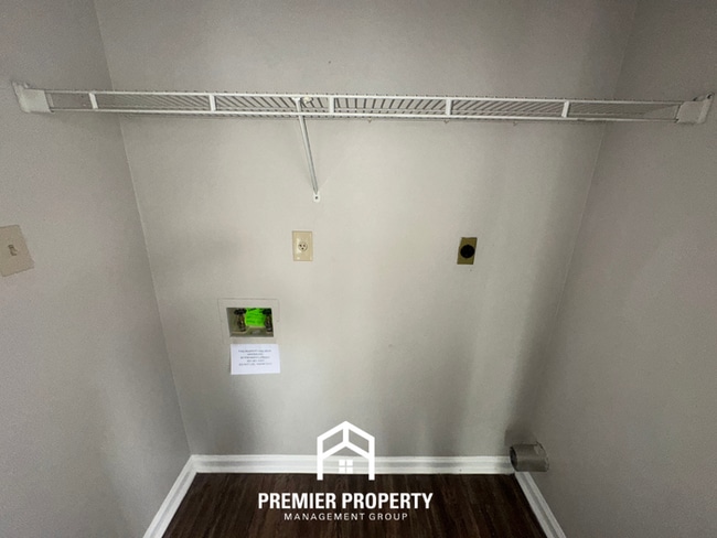 Building Photo - Charming 3BR/2BA Memphis Home with Vaulted Ceilings, Fireplace & Fenced Yard