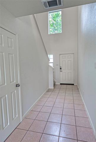 Building Photo - 604 Hidden Dale Dr
