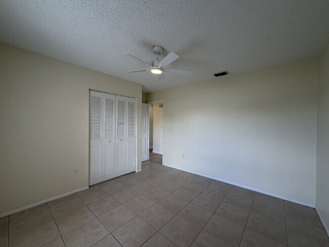 Building Photo - "Charming 3-Bedroom with 2 Full Baths in North Port"